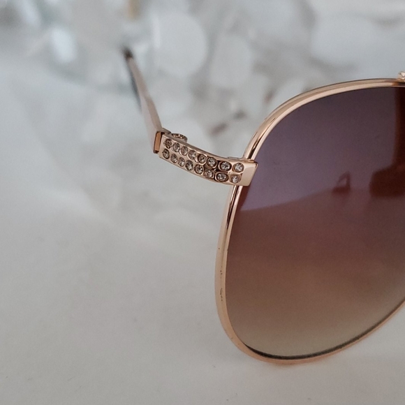 Gold framed sunglasses - Picture 3 of 4